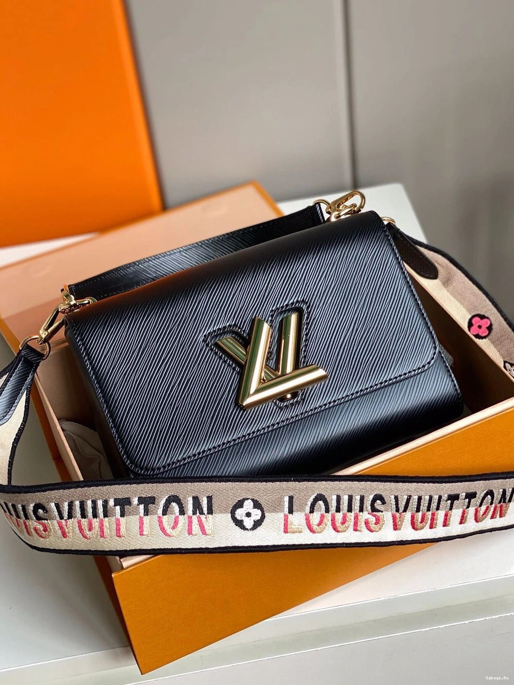 LOUIS VUITTON MM TWIST 0121